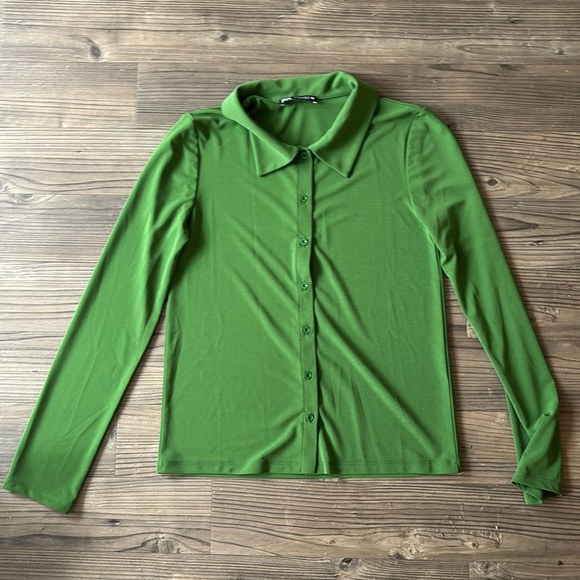 Zara Tops - Zara Stretchy Green Button Down